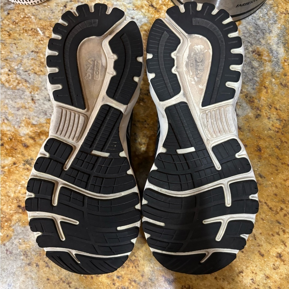 Brooks adrenaline size 8.5 - Picture 10 of 11